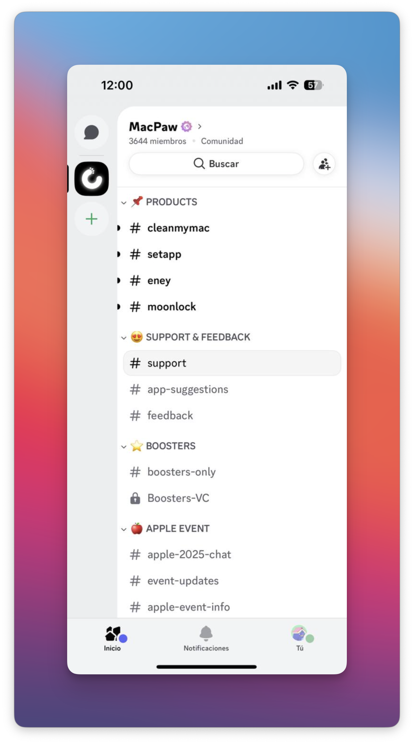 La captura muestra el canal #support seleccionado en el espacio de trabajo de Discord de MacPaw, bajo la sección "SUPPORT & FEEDBACK".